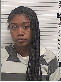 Booking photograph for KAYCIONA LORRAINE MCQUEEN