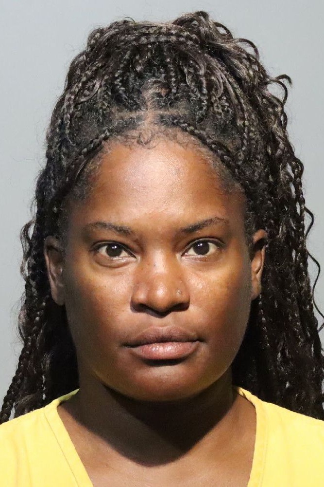 Booking photograph for BREAUNNA DENISE SMITH