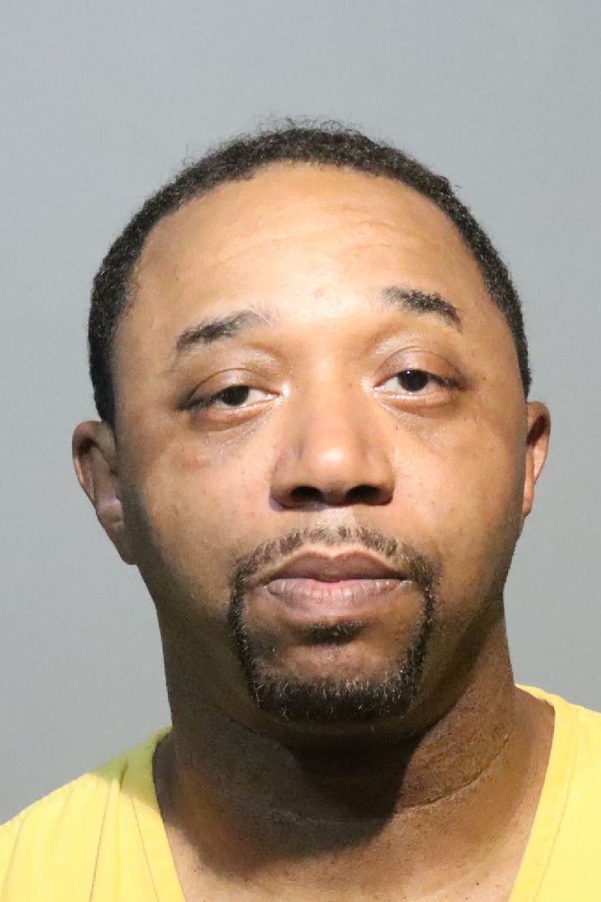 Booking photograph for DEAUNDREY PATRICK JOHNSON