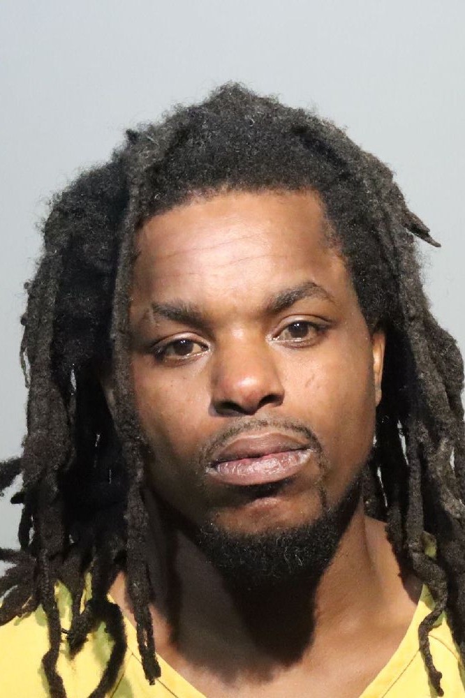 Booking photograph for JARLEEL SIMS