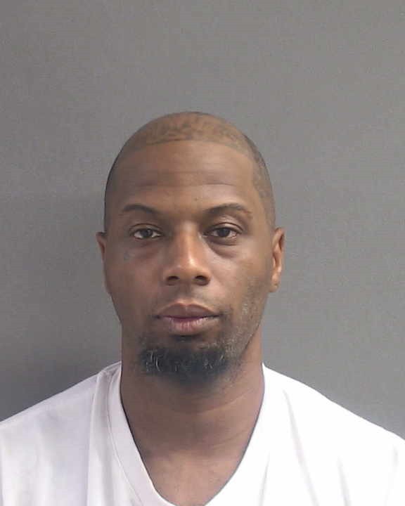 Booking photograph for KEANDERA L ROBERTSON